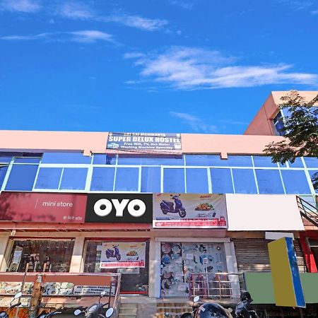 Oyo Flagship 81051 Sri Sai Manikanta Hotel Haidarábád Kültér fotó
