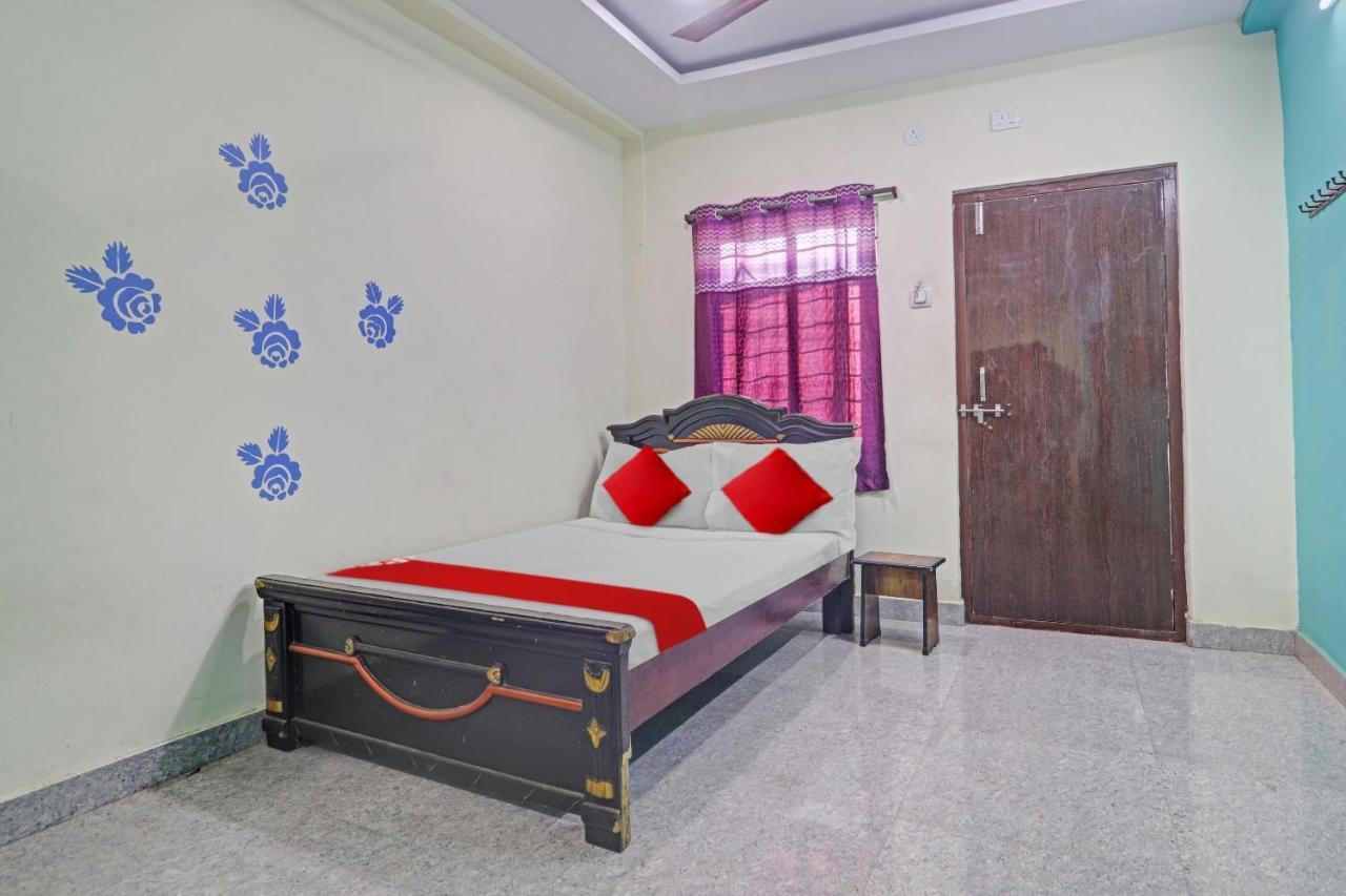 Oyo Flagship 81051 Sri Sai Manikanta Hotel Haidarábád Kültér fotó