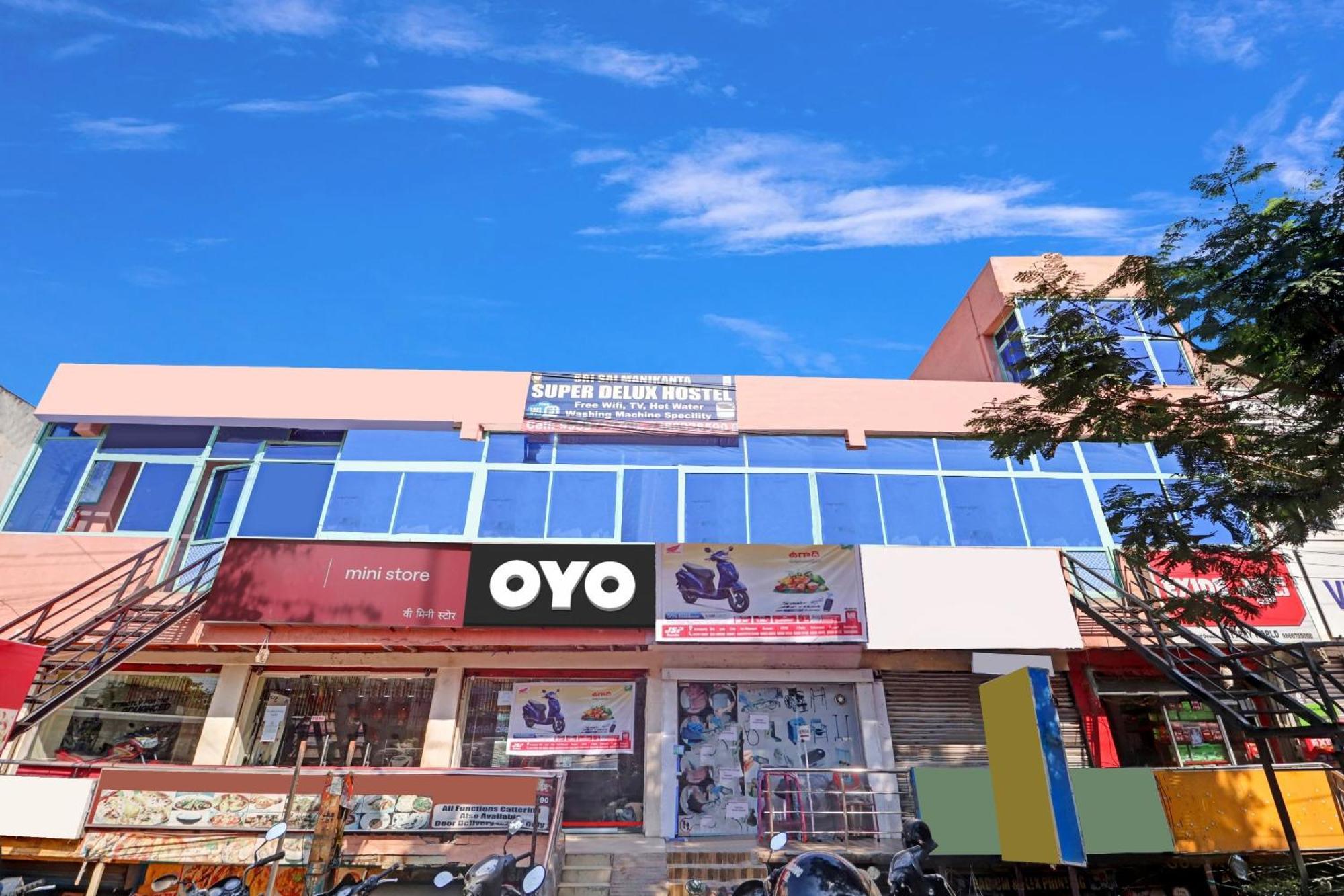 Oyo Flagship 81051 Sri Sai Manikanta Hotel Haidarábád Kültér fotó
