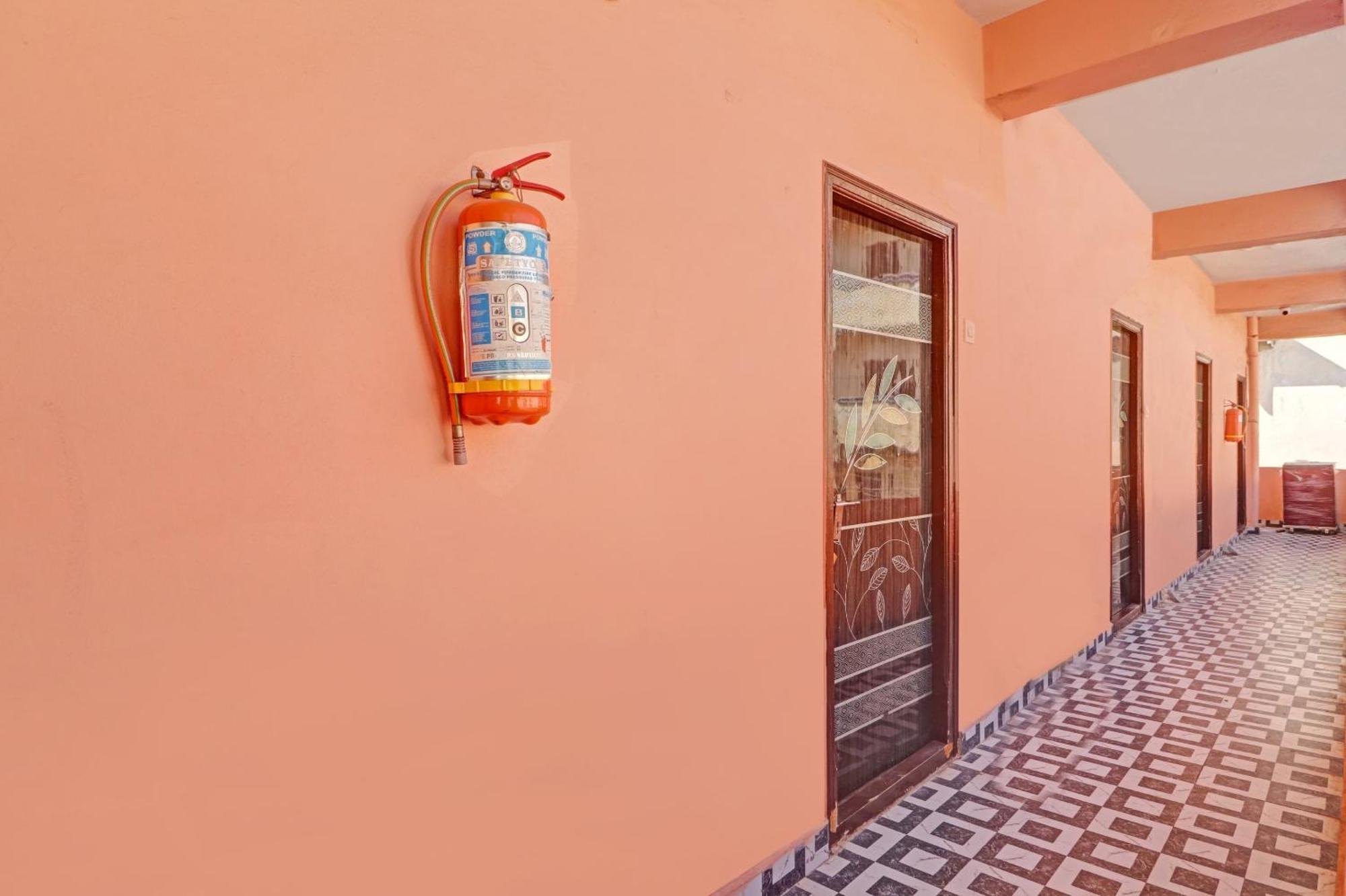 Oyo Flagship 81051 Sri Sai Manikanta Hotel Haidarábád Kültér fotó