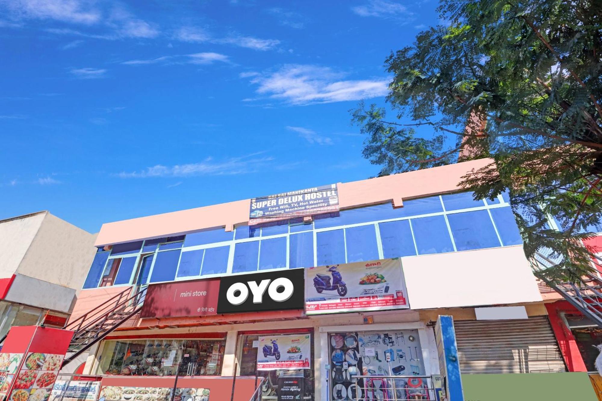 Oyo Flagship 81051 Sri Sai Manikanta Hotel Haidarábád Kültér fotó